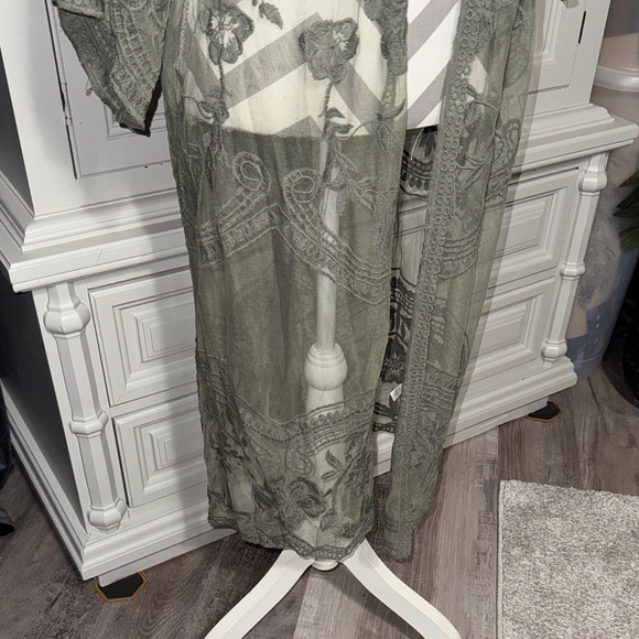 She & Sky Sheer Olive Green Lace Kimono Size S/M - Picture 3 of 8